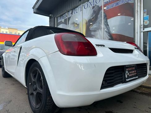 Used 2000 Toyota MR2 image 5