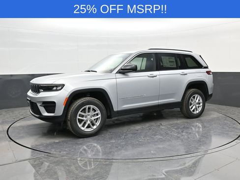 New 2025 Jeep Grand Cherokee Laredo X w/ Luxury Tech Group I AWD/4WD image 3