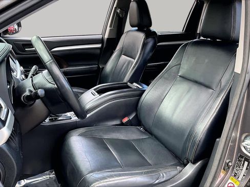 Used 2015 Toyota Highlander XLE AWD/4WD image 7