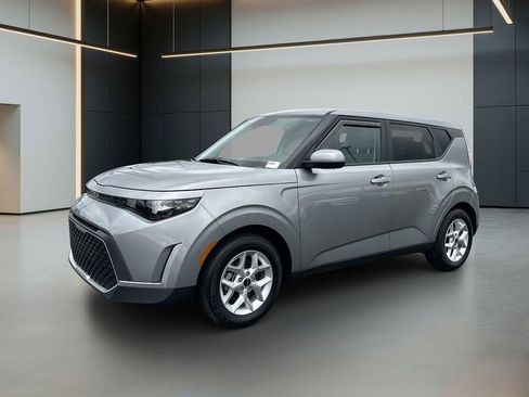 Used 2025 Kia Soul LX w/ LX Technology Package FWD image 1