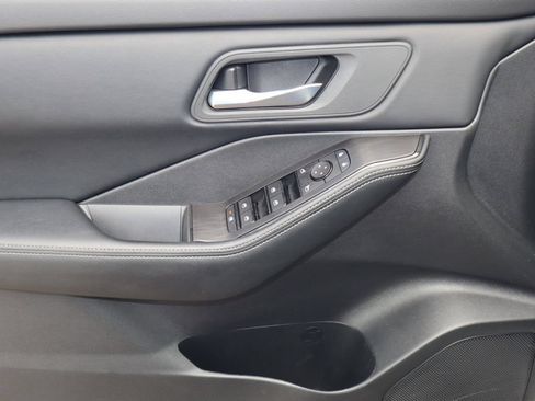 Certified 2025 Nissan Rogue SV AWD/4WD image 19