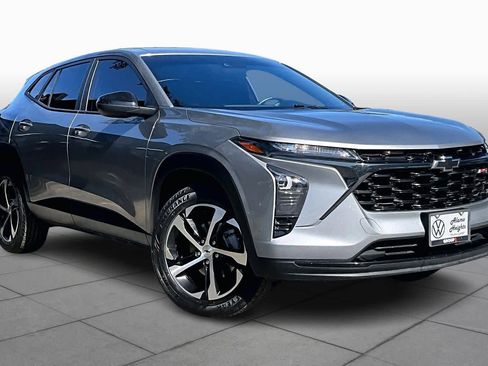 Used 2024 Chevrolet Trax RS w/ Driver Confidence Package image 2