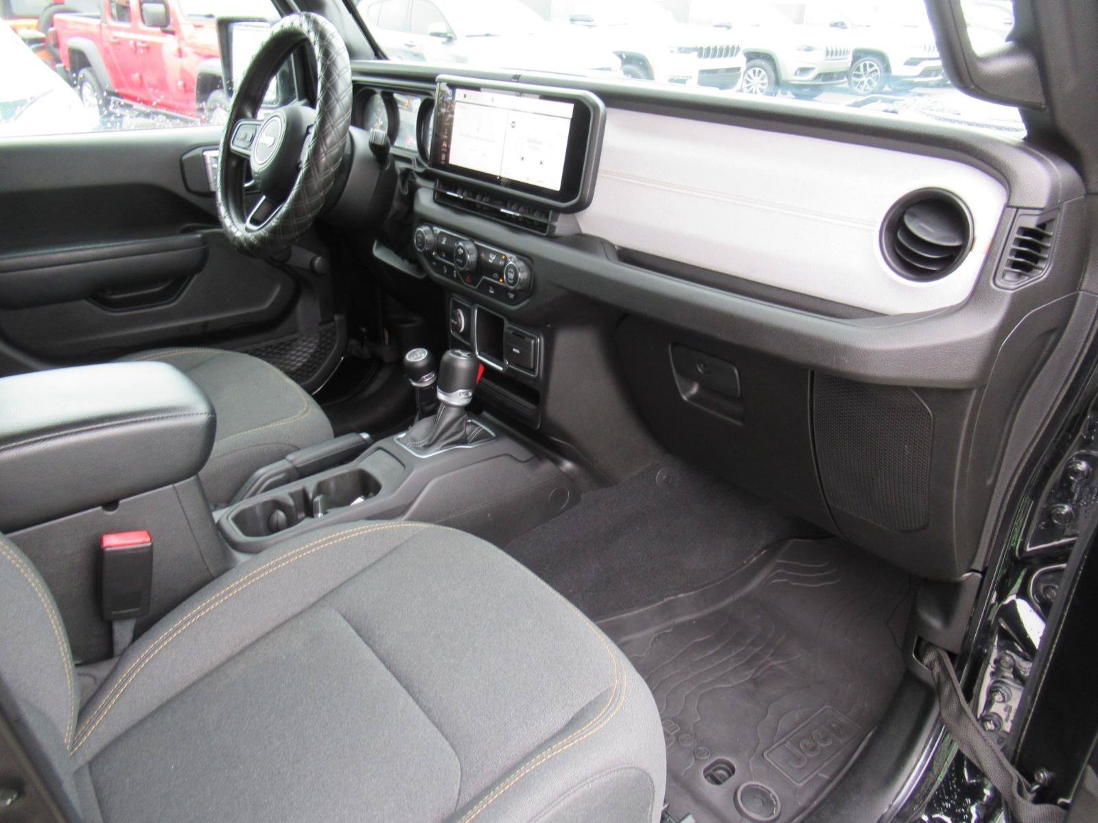 Used 2024 Jeep Wrangler Unlimited Sport AWD/4WD image 10