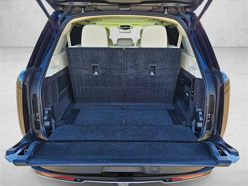 Used 2024 Land Rover Range Rover Long Wheelbase Autobiography image 6
