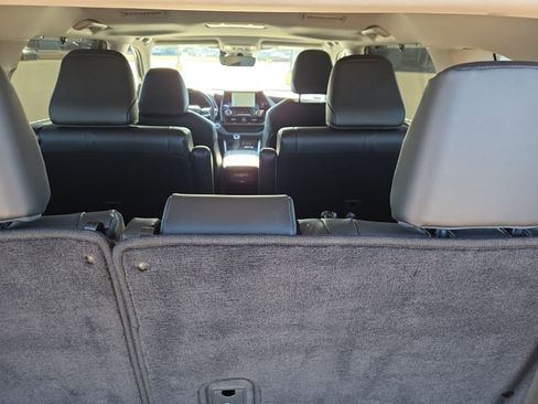 Used 2024 Toyota Highlander XLE image 16
