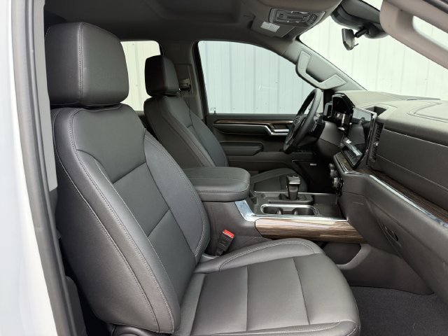 Used 2024 Chevrolet Silverado 1500 LT Trail Boss w/ Convenience Package II AWD/4WD image 30