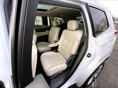 Used 2023 Cadillac XT6 Premium Luxury w/ Technology Package image 14