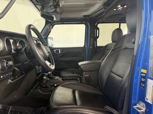 Used 2022 Jeep Wrangler Unlimited Sahara w/ Cold Weather Group AWD/4WD image 14