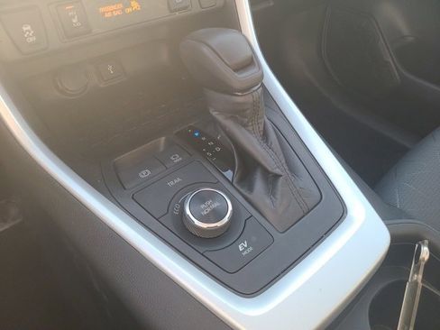 Used 2020 Toyota RAV4 XLE image 26