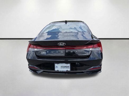 Used 2023 Hyundai Elantra Limited FWD image 5