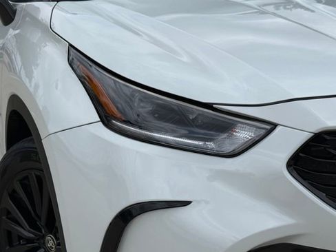 Used 2023 Toyota Highlander XSE image 3