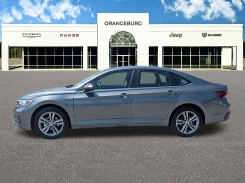 Used 2024 Volkswagen Jetta SE FWD image 5