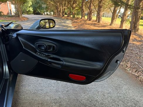 Used 2004 Chevrolet Corvette Convertible w/ Preferred Equipment Group image 56