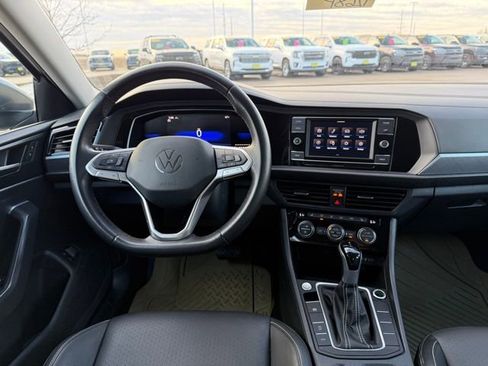 Used 2024 Volkswagen Jetta SE image 28