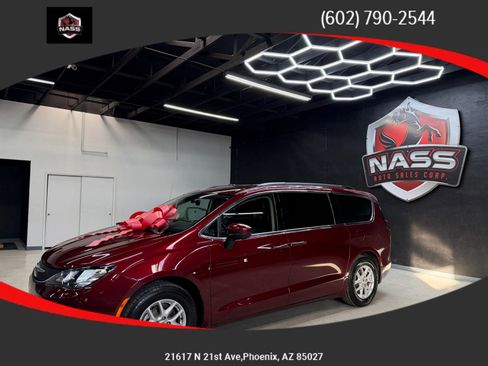 Used 2021 Chrysler Voyager Lxi image 1