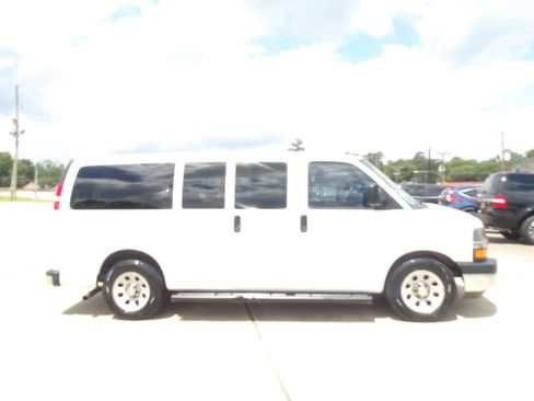 Used 2014 Chevrolet Express 1500 LT w/ LT Preferred Equipment Group RWD image 5