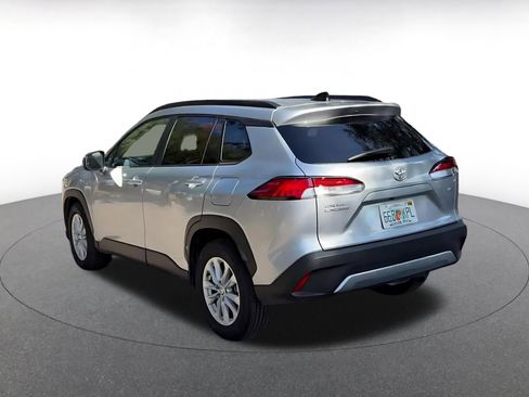 Used 2025 Toyota Corolla Cross LE image 11