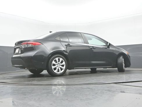 Used 2022 Toyota Corolla LE FWD image 30