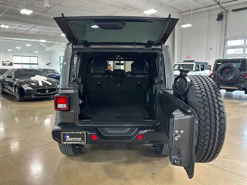 Used 2021 Jeep Wrangler Unlimited Sahara image 39