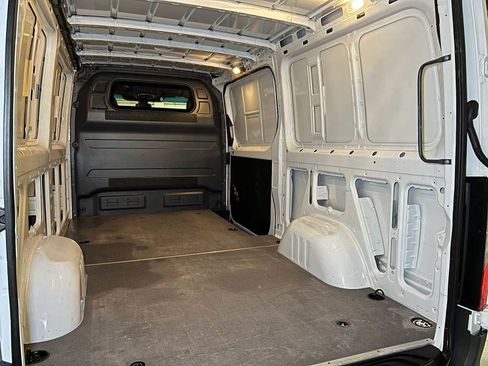 Used 2025 Mercedes-Benz Sprinter 2500 image 18