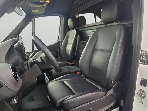 Used 2022 Mercedes-Benz Sprinter 3500 w/ Parking Package image 29