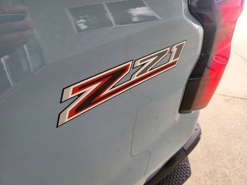Used 2025 Chevrolet Colorado Z71 w/ Technology Package AWD/4WD image 20