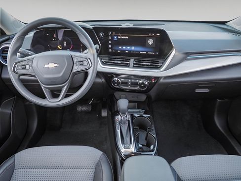 Certified 2024 Chevrolet Trax LT FWD image 10
