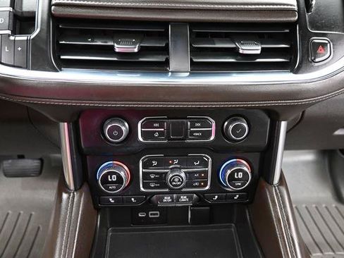 Used 2022 Chevrolet Suburban Z71 w/ Luxury Package AWD/4WD image 14