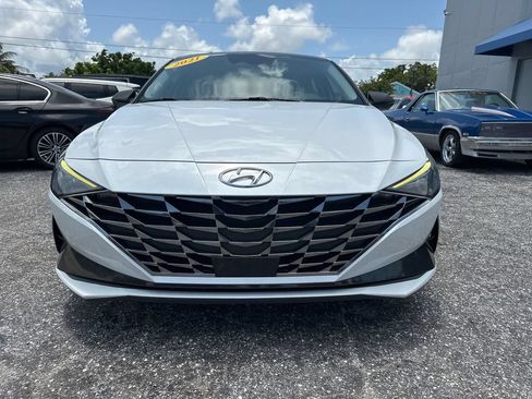 Used 2021 Hyundai Elantra Limited FWD image 4