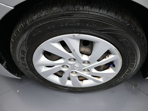 Used 2019 Hyundai Elantra SE w/ Cargo Package FWD image 14