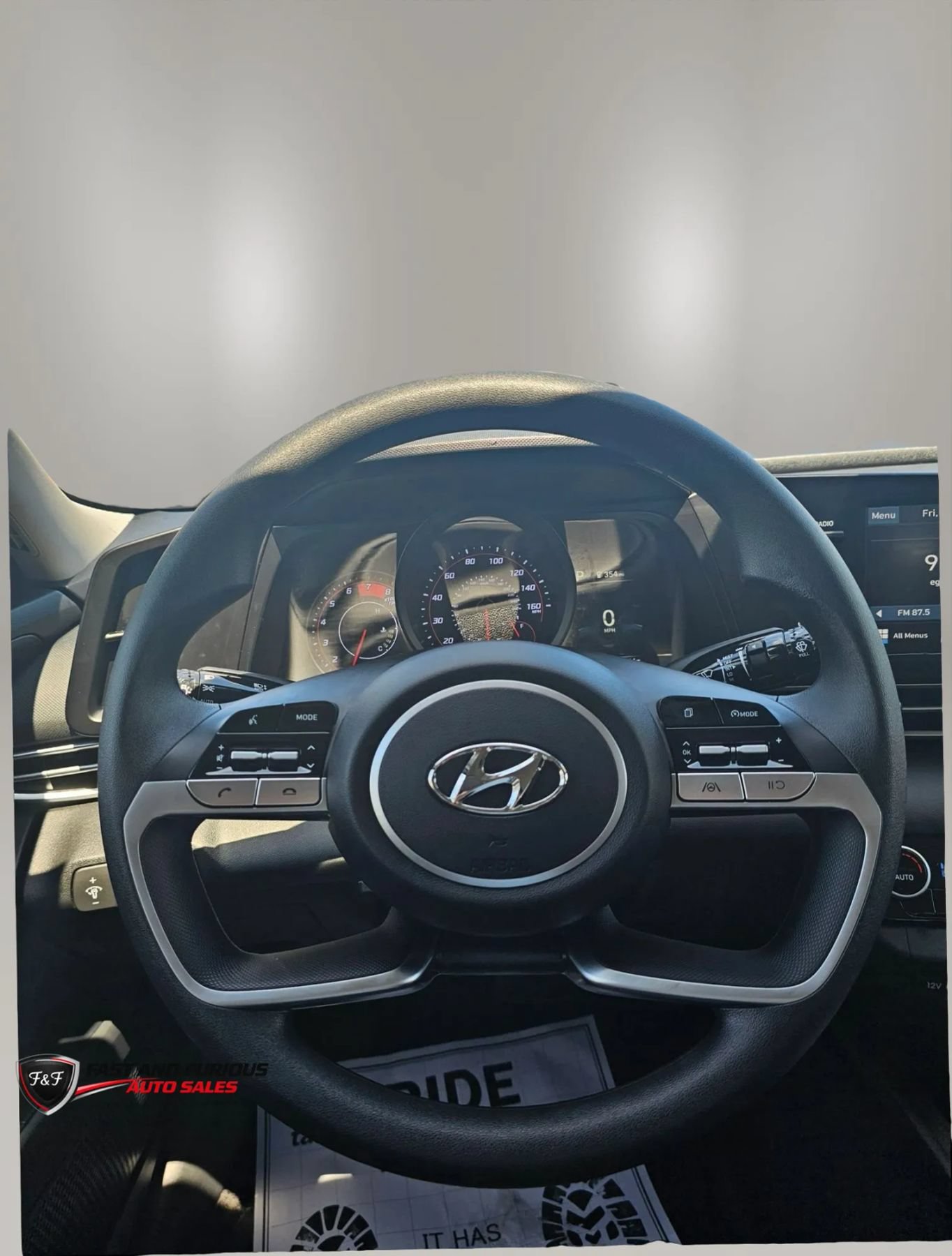 Used 2023 Hyundai Elantra SEL w/ Preferred Accessory Package FWD image 12
