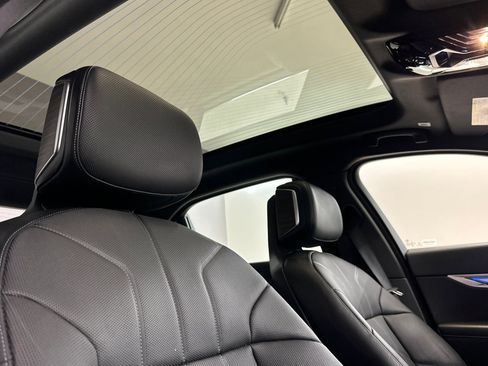 Used 2024 BMW i7 xDrive60 AWD/4WD image 28
