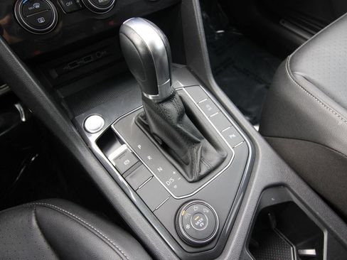 Used 2019 Volkswagen Tiguan SEL Premium R-Line AWD/4WD image 17