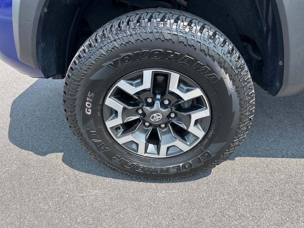 Used 2022 Toyota Tacoma TRD Off-Road w/ TRD Premium Off Road Package AWD/4WD image 13