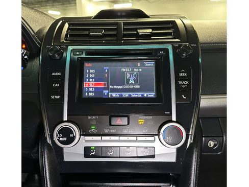 Used 2014 Toyota Camry SE FWD image 27