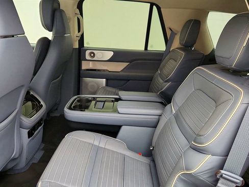 Used 2023 Lincoln Navigator Black Label image 21