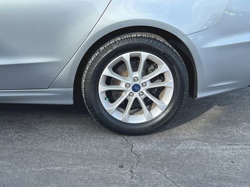 Used 2020 Ford Fusion SE image 18