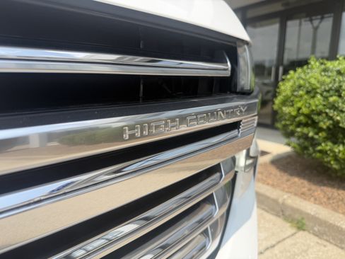 Used 2021 Chevrolet Tahoe High Country w/ Premium Package AWD/4WD image 21