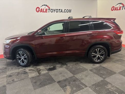 Used 2017 Toyota Highlander LE image 8
