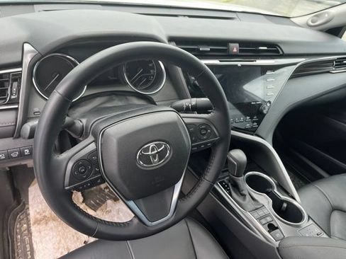 Used 2019 Toyota Camry XLE FWD image 11