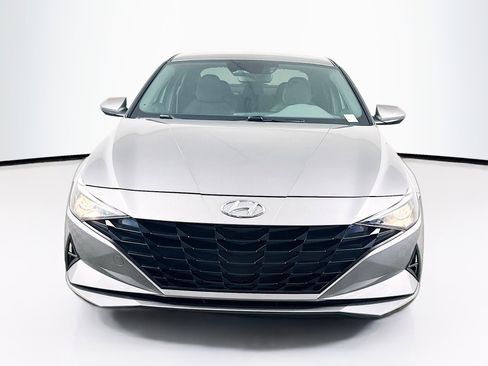 Used 2023 Hyundai Elantra SEL image 2