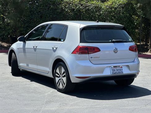 Used 2016 Volkswagen e-Golf SE FWD image 5