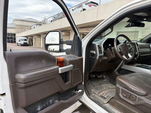 Used 2017 Ford F250 King Ranch w/ King Ranch Ultimate Package AWD/4WD image 15