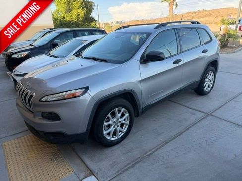 Used 2016 Jeep Cherokee Sport FWD image 1