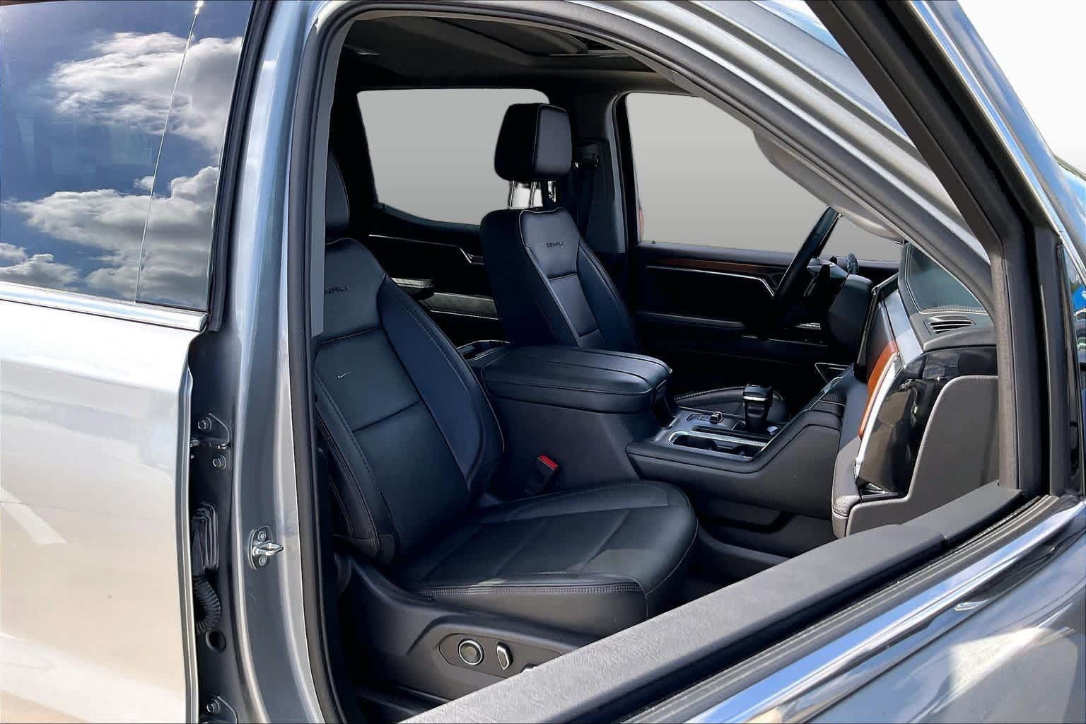 Used 2024 GMC Sierra 1500 Denali w/ Denali Reserve Package AWD/4WD image 9
