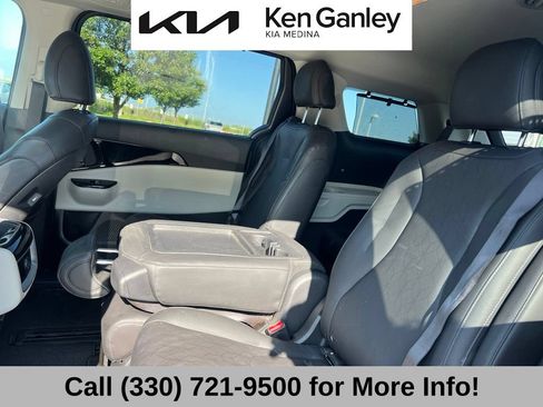 Used 2024 Kia Carnival EX FWD image 11