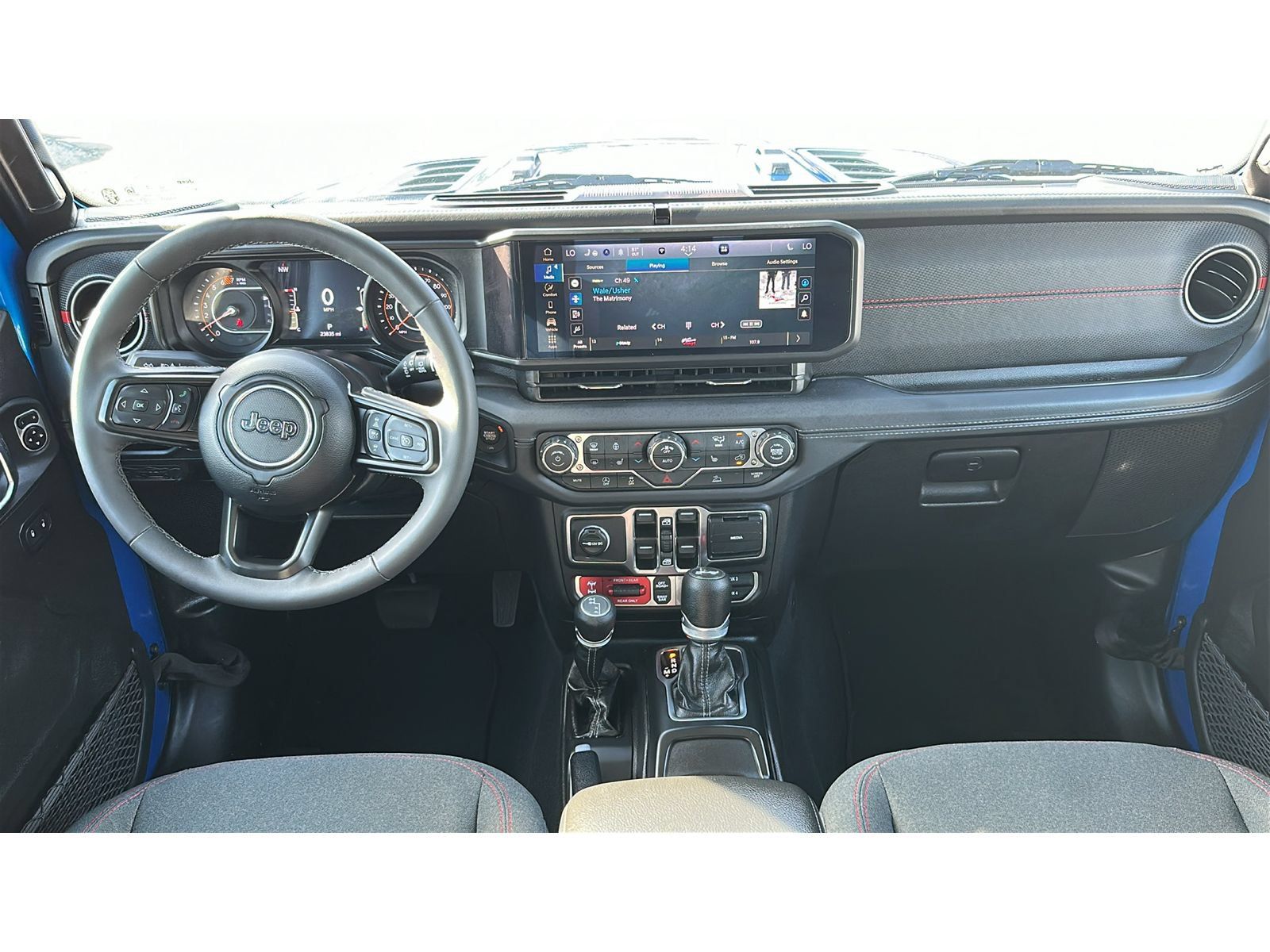 Used 2025 Jeep Wrangler Unlimited Rubicon w/ Convenience Group AWD/4WD image 21
