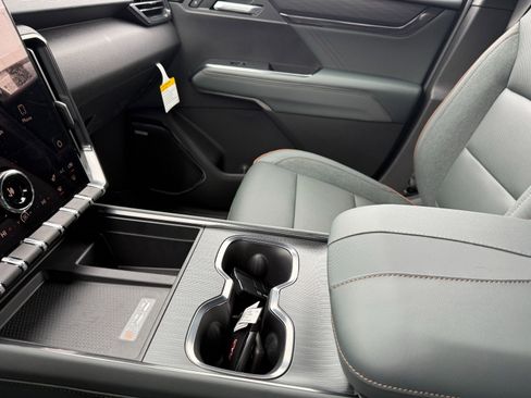 New 2026 GMC Acadia AT4 image 33