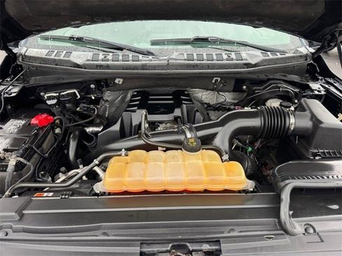 Used 2016 Ford F150 XLT image 12