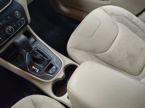 Used 2021 Jeep Cherokee Latitude FWD image 26